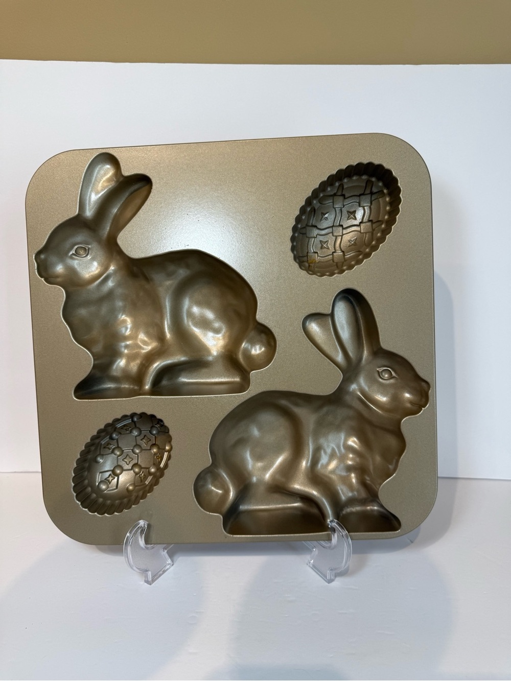 Nordic Ware Bunny Cake Pan Mold , 9.5 Cups, Makes 3D Easter Egg & Bunny. USA